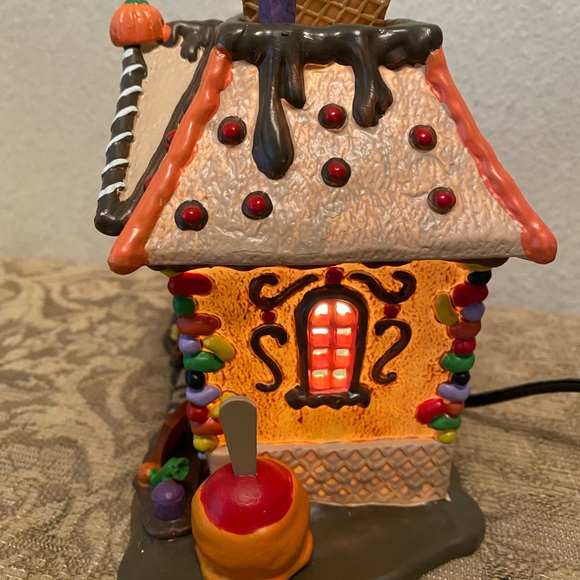 Sugar And Spice LEMAX Gingerbread Village Halloween The Candy Crypt RETIRED - Picture 11 of 12